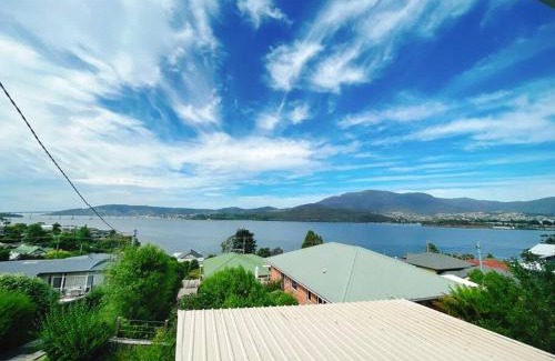 Lindisfarne House | Spectacular Hobart River View Home