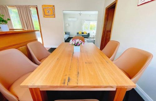 Lindisfarne House | Spectacular Hobart River View Home