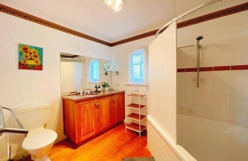 Lindisfarne House | Spectacular Hobart River View Home