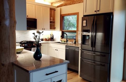 Tappen House | Spectacular Home on Estate w/view of Shushwap lake. Access to private beach.