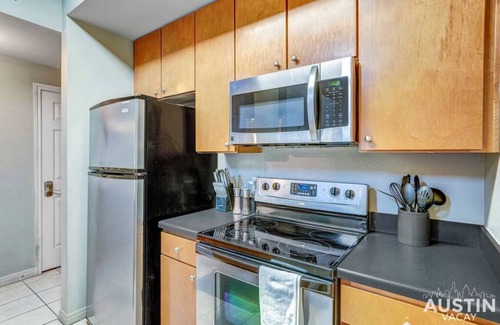 West Campus Apartment | Spectacular Location! West Campus Apt for 8 + Loft