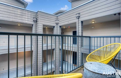 West Campus Apartment | Spectacular Location! West Campus Apt for 8 + Loft