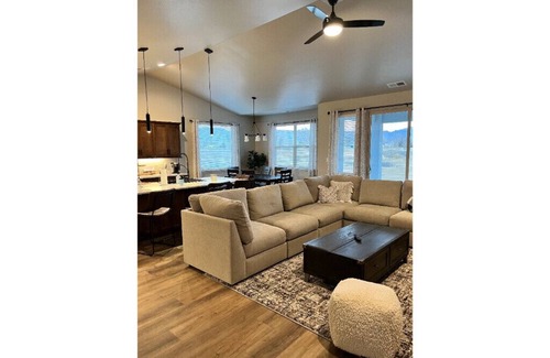 Grand Junction House | Spectacular Mesa view 3 room home