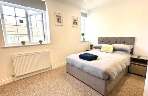 West Hendon Apartment | Spectacular Modern, Private Apartment,15 Mins To Central London