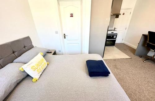 West Hendon Apartment | Spectacular Modern, Private Apartment,15 Mins To Central London