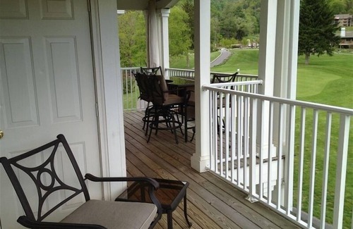 Maggie Valley Condo | SPECTACULAR MOUNTAIN AND GOLF COURSE VIEWS. BEAUTIFUL UNIT ON TOP FLOOR.