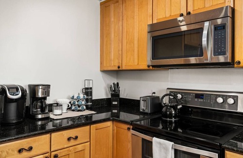 Littleton House | Spectacular Mountain View in Centennial - minutes from shopping and restaurants!