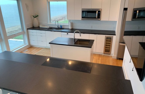 Cape Cod House | Spectacular Newly Constructed 3-Bedroom Beachfront Home in North Truro
