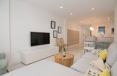 Beiro House | Spectacular newly renovated apartment in Granada, Caleta area.