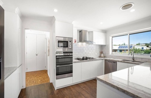 Clifton Springs House | Spectacular ocean view w/woodfire oven and BBQ