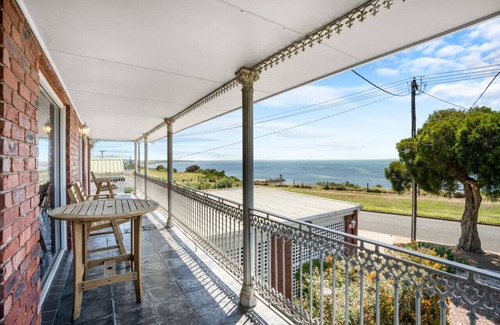 Clifton Springs House | Spectacular ocean view w/woodfire oven and BBQ