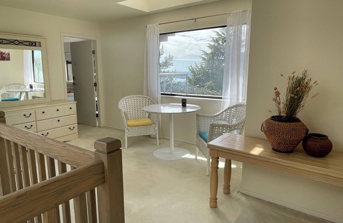 West Vancouver House | Spectacular Oceanview Home with Private Pool !