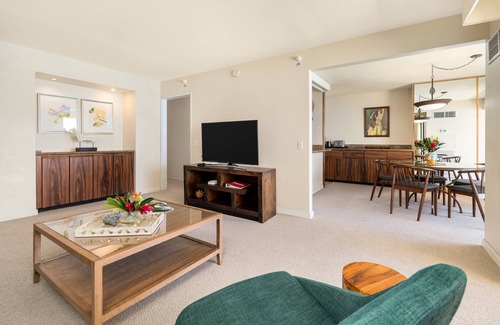 Waikiki Condo | SPECTACULAR OCEAN VIEW! A/C, Wi-Fi, Pool, FREE Valet Parking, Steps to Beach!