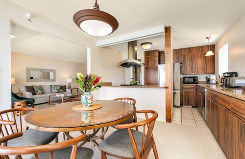 Waikiki Condo | SPECTACULAR OCEAN VIEW! A/C, Wi-Fi, Pool, FREE Valet Parking, Steps to Beach!