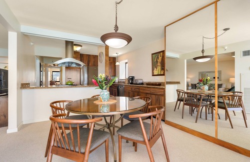 Waikiki Condo | SPECTACULAR OCEAN VIEW! A/C, Wi-Fi, Pool, FREE Valet Parking, Steps to Beach!