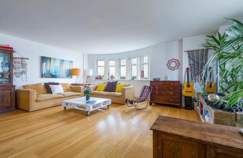 Peninsula Apartment | Spectacular River Thames View