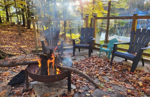 Washago Cottage | Spectacular Riverfront Cottage + Bunkie on Gravenhurst. Pet friendly