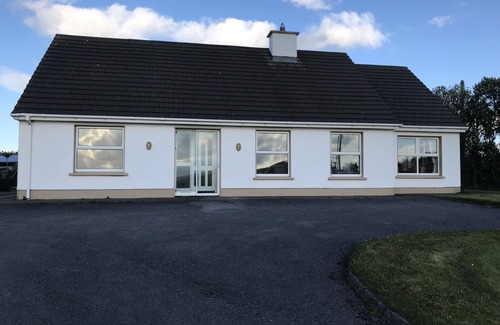 Dingle House | Spectacular Sea View ~ Dingle Bay at your door step - Large house sleeps 10
