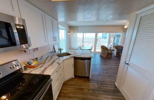 Palm Island Villa | Spectacular Sunset Views from this Comfortable Island Villa on Resort A3111B