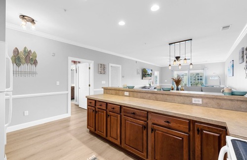 Central Myrtle Beach Villa | Spectacular Upscale Modern Masterpiece with a Splash of Glam