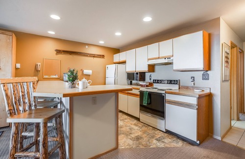 Whitefish Condo | Spectacular views and ski access from this cozy Edelweiss one bedroom