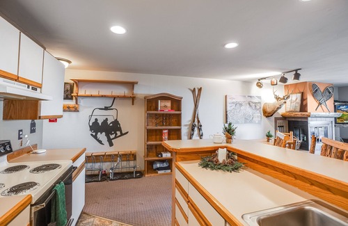 Whitefish Condo | Spectacular views and ski access from this cozy Edelweiss one bedroom