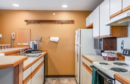 Whitefish Condo | Spectacular views and ski access from this cozy Edelweiss one bedroom
