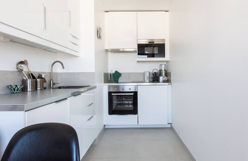 Epinettes Apartment | Spectacular views from Batignolles-Monceau, by Veeve