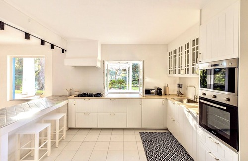 Almancil House | Spectacular Villa in Quinta do Lago - Private Pool, BBQ & 5-Star Concierge