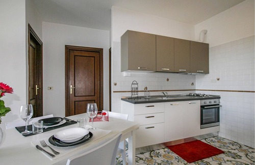Villa Rosa Apartment | Spend a great vacation by the sea in this beachfront apartment.