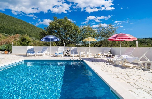 Konavle Apartment | Spend a pleasant family vacation in the beautiful green countryside of Konavla.
