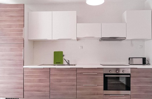 Portoroz Apartment | Spend a wonderful holiday in this inviting holiday apartment with beautiful sea views.