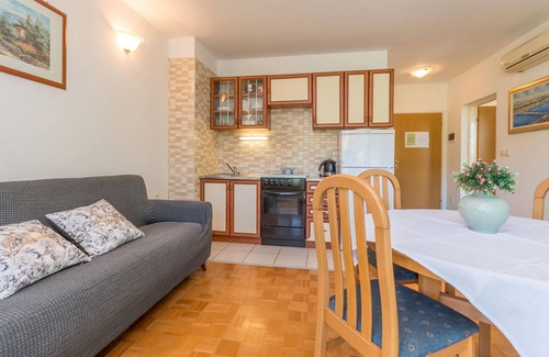 Banj Apartment | Spend a wonderful time in this cozy vacation apartment with private garden by the sea.
