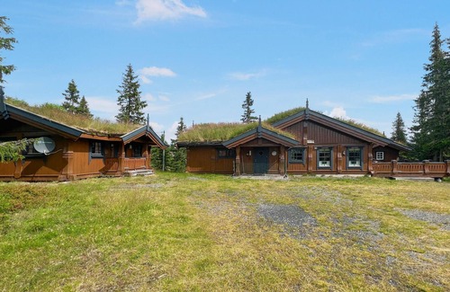Sjusjoen House | Spend a wonderful time in this spacious cottage, not far from the lake, Sjusjøen.