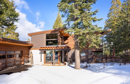 Tahoma House | Spend Fall with Us! Contemporary Alpine-Chic Home with Private Hot Tub; Steps to the Beach!