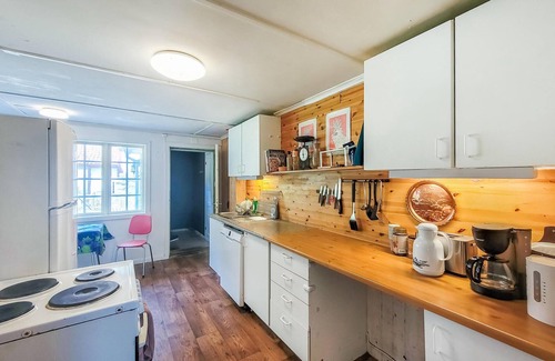 Nedstrand House | Spend relaxing summer days in this spacious vacation home on the peninsula, Nedstrand.