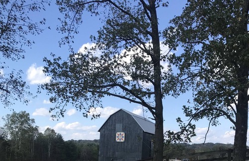 Pomeroy House | Spend some time in a lovely pre-civil war barn!