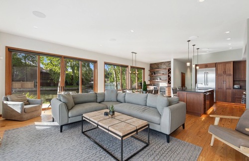 Bigfork House | Spend Summer at Flathead Lake! Stunning Lake house less than a mile from Downtown Bigfork!