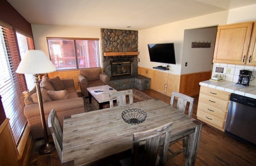 Kings Beach Resort | Spend Thanksgiving at Lake Tahoe North Shore at a Charming 2-bedroom resort
