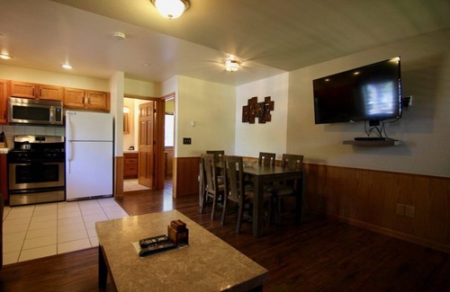 Kings Beach Resort | Spend Thanksgiving at Lake Tahoe North Shore at a Charming 2-bedroom resort