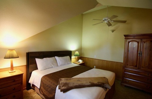Kings Beach Resort | Spend Thanksgiving at Lake Tahoe North Shore at a Charming 2-bedroom resort