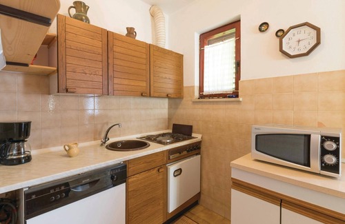 Rakalj Apartment | Spend your vacation in this spacious apartment in the small village of Rakalj.