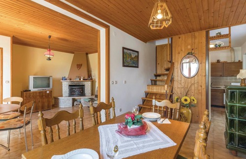 Rakalj Apartment | Spend your vacation in this spacious apartment in the small village of Rakalj.