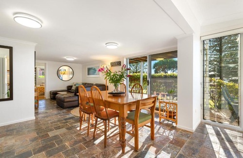 Yamba Apartment | Spindrift Lowerdeck BEACH FRONT location! Wifi+