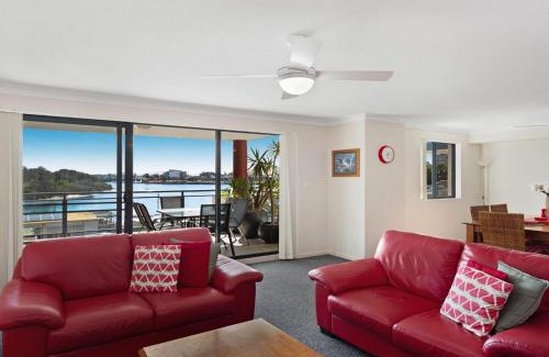 Forster Apartment | Spinnaker 102 On The Lake