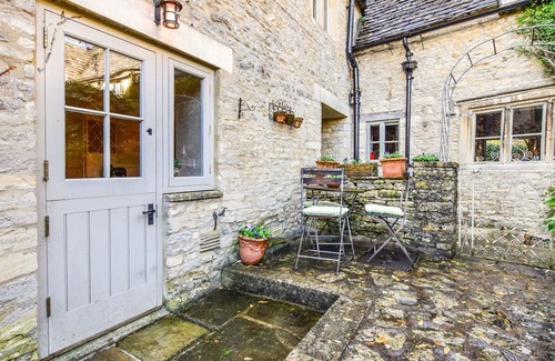 Bibury Cottage | Spinners Cottage, Bibury - sleeps 4 guests in 2 bedrooms