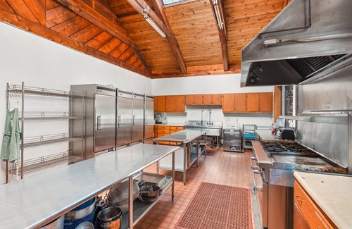 Albion House | Spirit Camp Redwood Retreat for 25-50+ Guests! 10 min. from Town of Mendocino