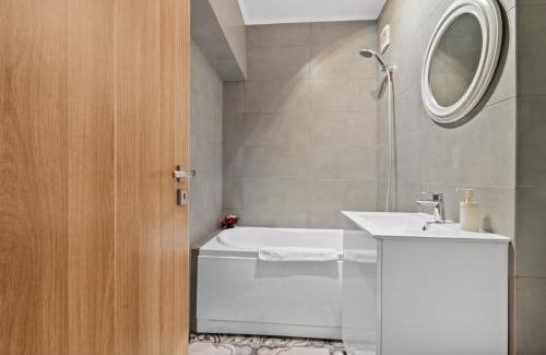 Sector 4 Apartment | Spitalul Bagdasar & Obregia - Sudului 507 by MRG Apartments