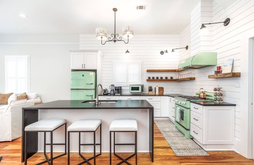 Thunderbolt House | Splash of Southern | Private Pool & Fire Pit + Near Local Sights!