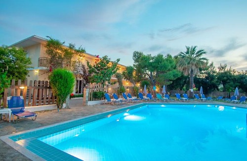 Laganas Apartment | Splash Pool Bar